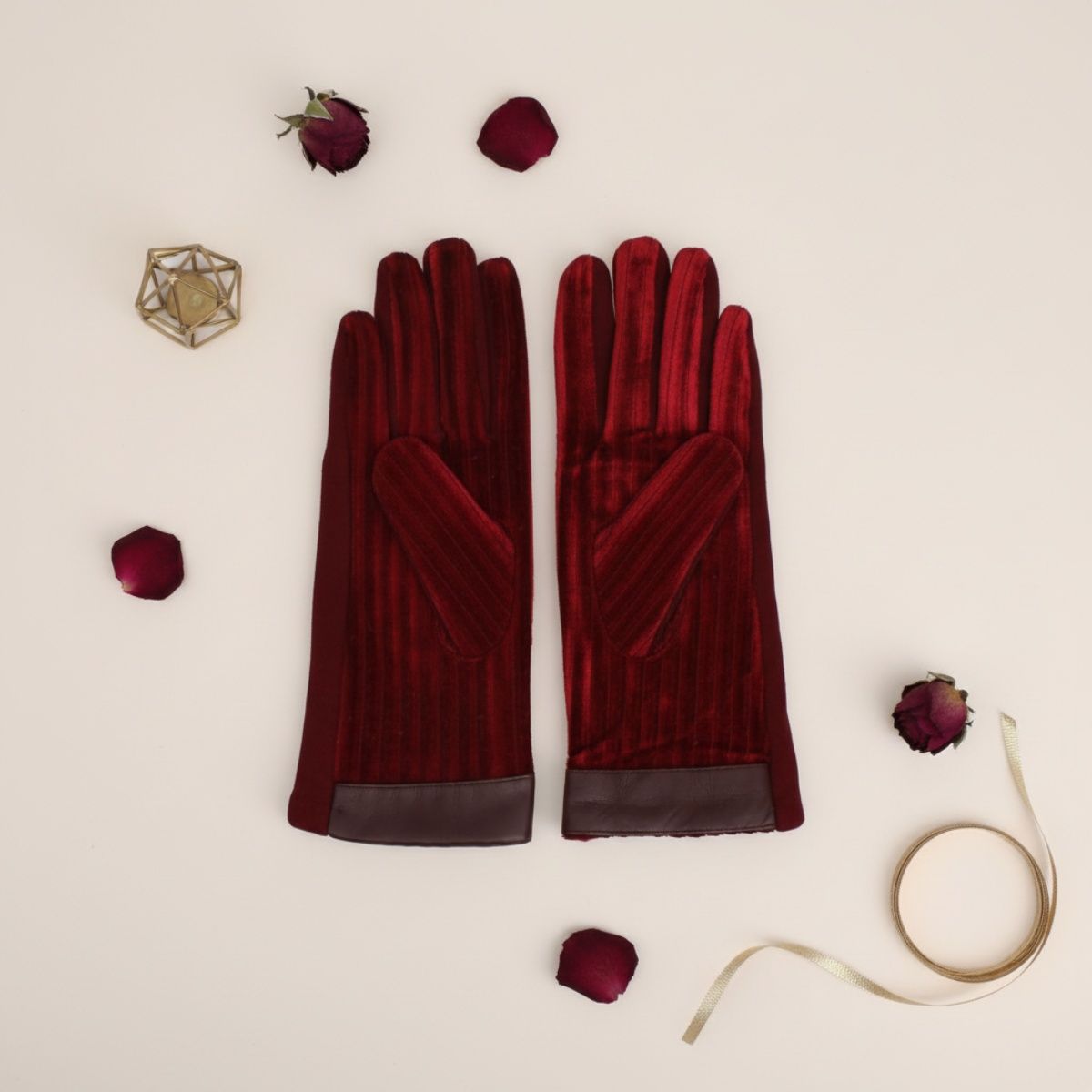 Winter Leather Touchscreen Gloves with Fur Stripe – Stylish Casual Accessory